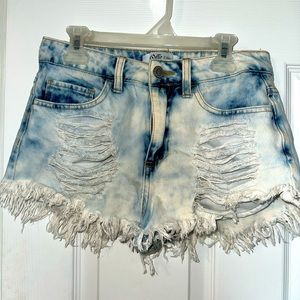 Size Small Mid Rise “Cello Jeans” shorts